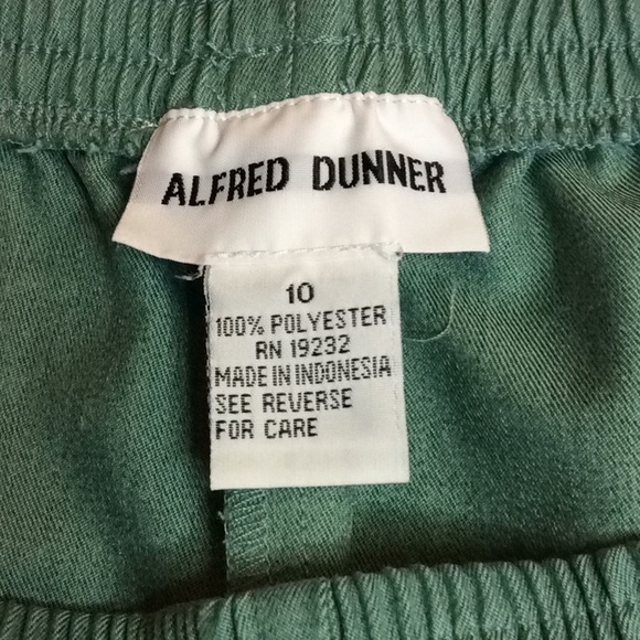 FINAL SALE PRICE Alfred Dunner Pale Green Slacks in Size 10 - Picture 4 of 5